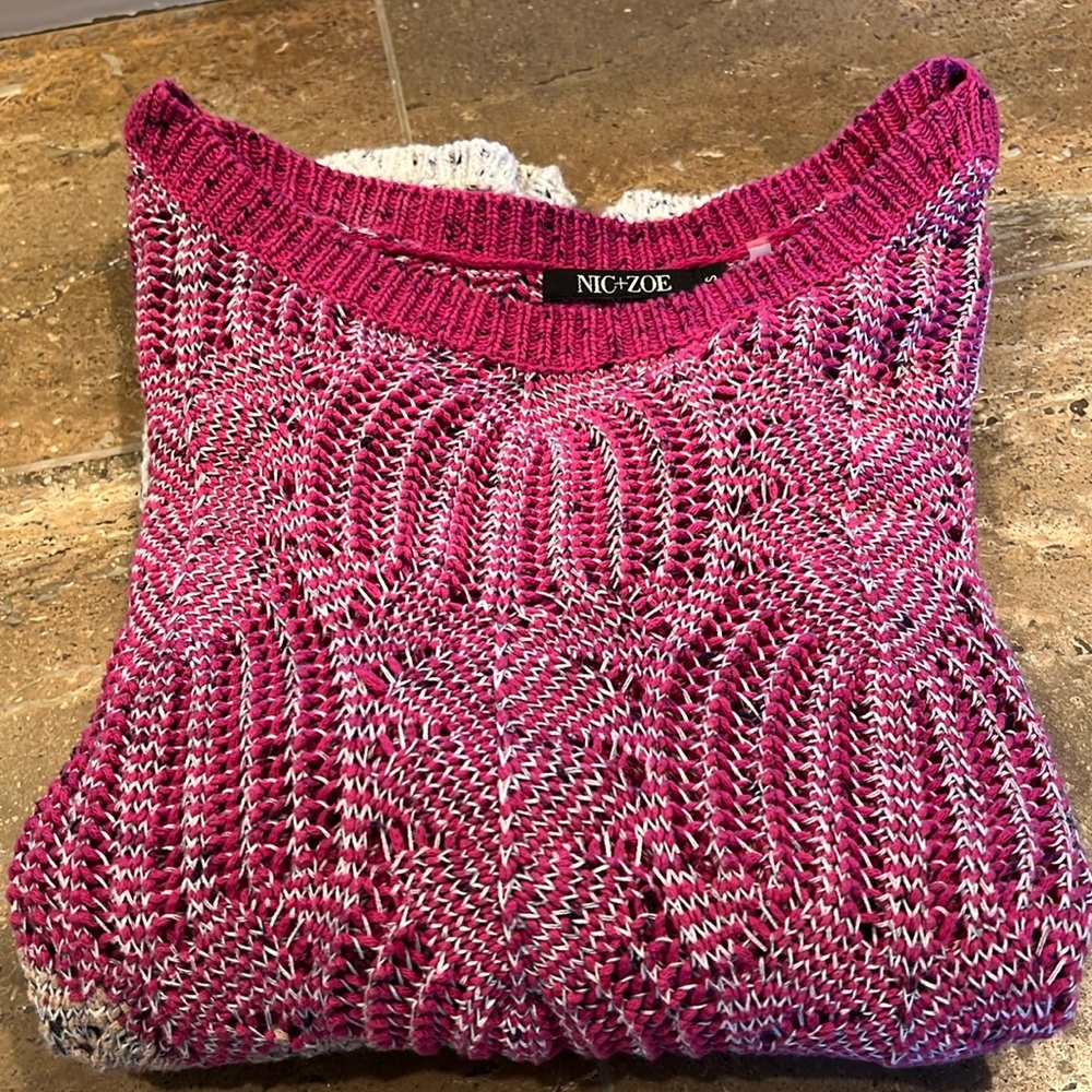 Lightweight sweater by Nic+Zoe in size S.